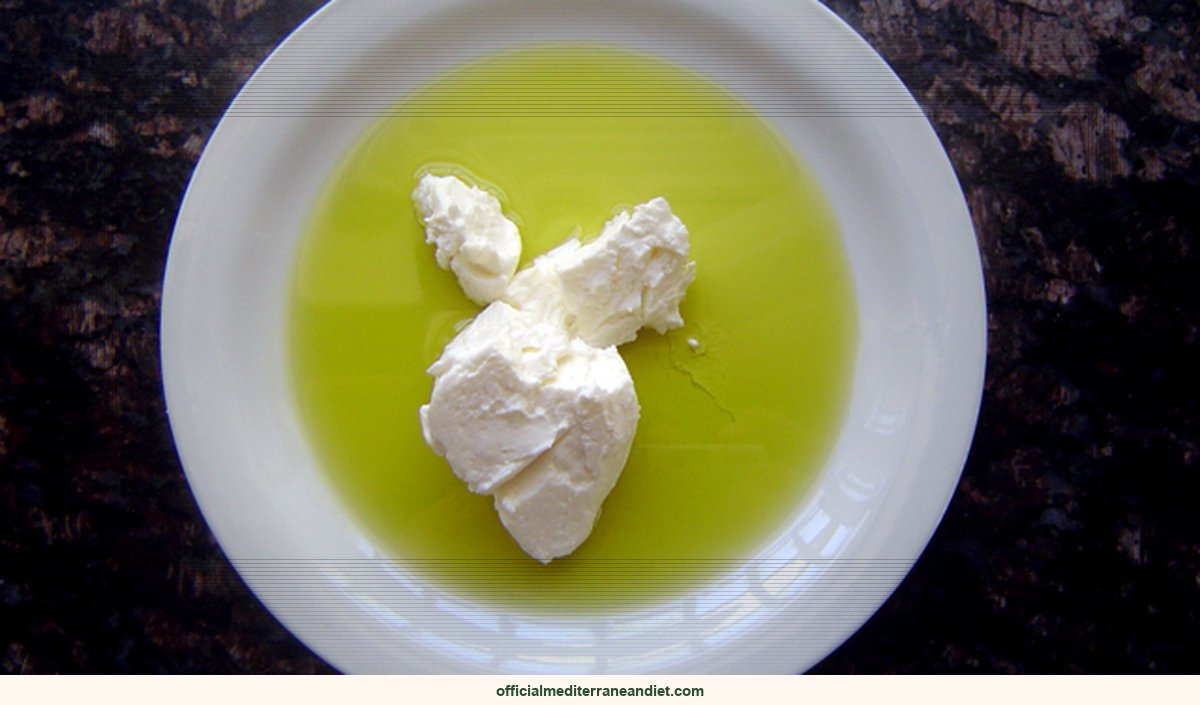 Turkish cacık recipe — Mediterranean diet: Strained yogurt