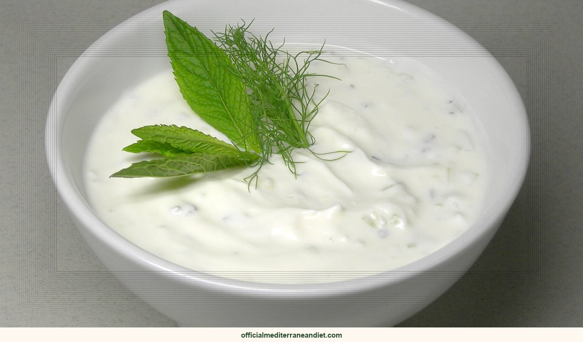 Pomegranate and walnuts recipe — Mediterranean diet: Tzatziki